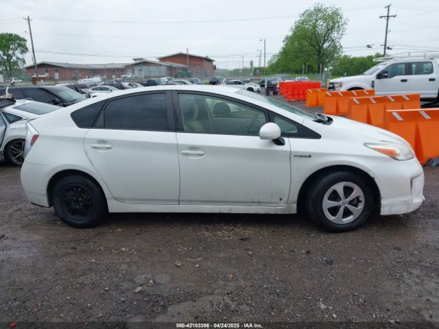 JTDKN3DU3F1882373 Toyota Prius Two