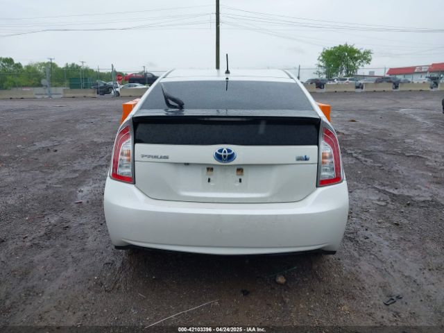 JTDKN3DU3F1882373 Toyota Prius Two
