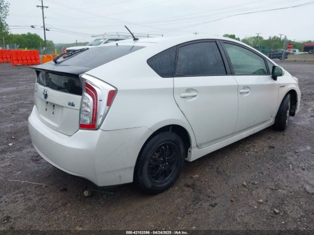JTDKN3DU3F1882373 Toyota Prius Two