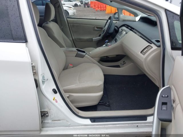 JTDKN3DU3F1882373 Toyota Prius Two