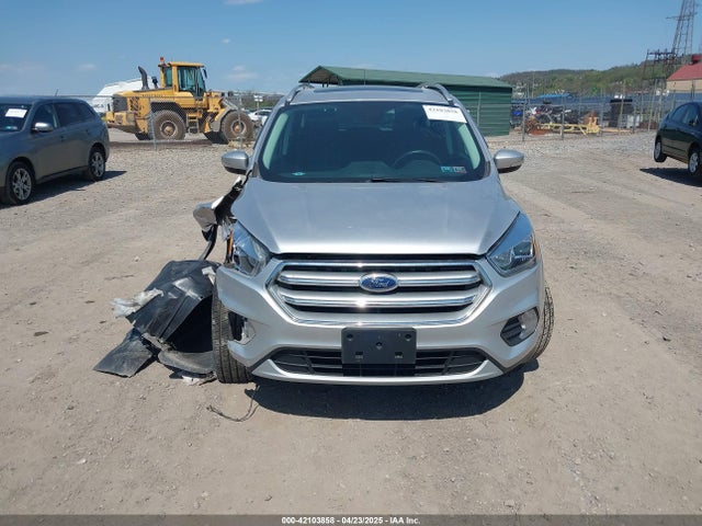 1FMCU9J93HUB06655 Ford Escape Titanium
