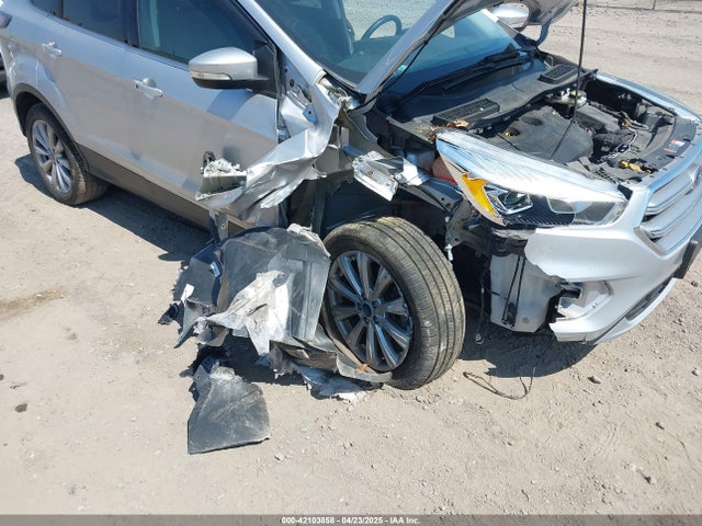 1FMCU9J93HUB06655 Ford Escape Titanium