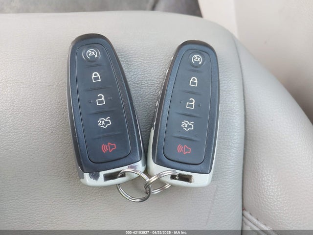 1FMCU9J96HUA77734 Ford Escape Titanium
