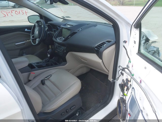 1FMCU9J96HUA77734 Ford Escape Titanium