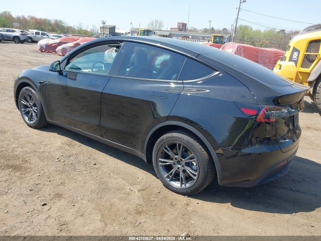 2025 TESLA MODEL Y 7SAYGAEE5SF249006 Photo 2