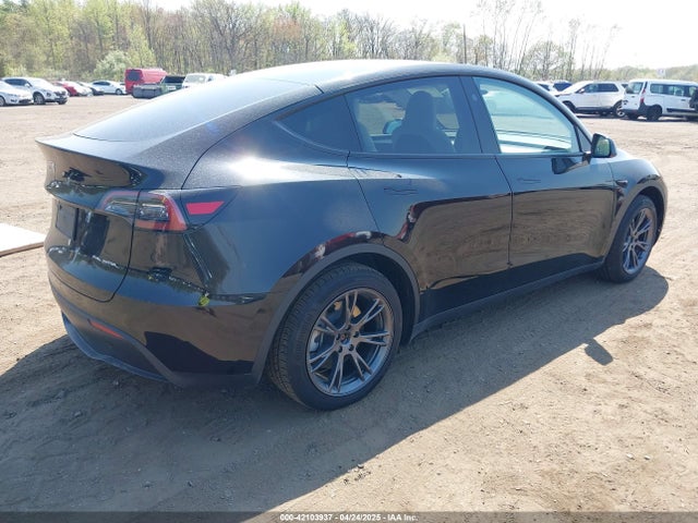 2025 TESLA MODEL Y 7SAYGAEE5SF249006 Photo 3