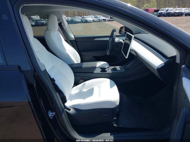 2025 TESLA MODEL Y 7SAYGAEE5SF249006 Photo 4