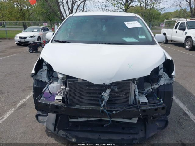 5TDKZ3DC3LS043379 Toyota SIENNA LE