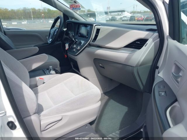 5TDKZ3DC3LS043379 Toyota SIENNA LE