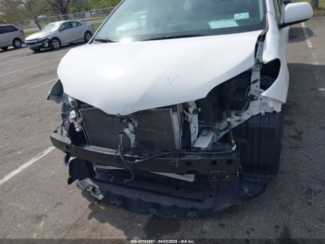 5TDKZ3DC3LS043379 Toyota SIENNA LE