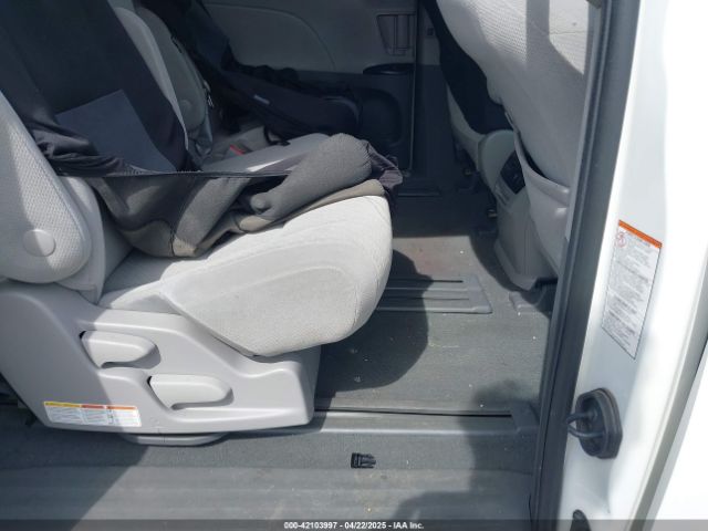 5TDKZ3DC3LS043379 Toyota SIENNA LE
