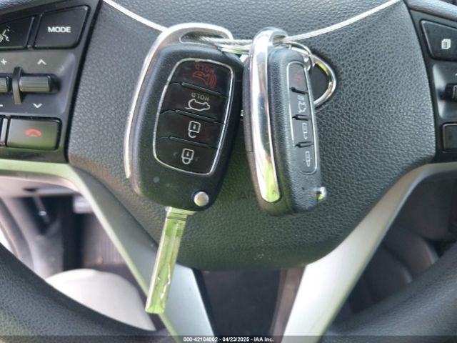 KM8J23A44GU119203 Hyundai TUCSON SE