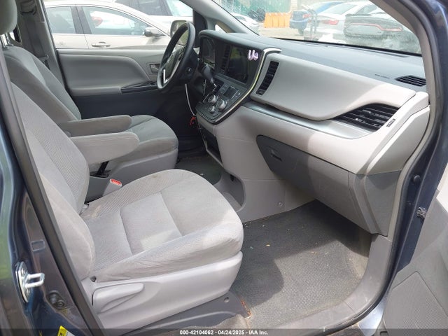 5TDZK3DC2FS662448 Toyota Sienna L 7 Passenger