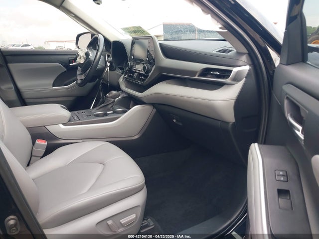 5TDGZRBH1NS164292 Toyota Highlander Xle