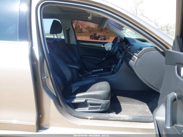 1VWBS7A31GC015469 Volkswagen Passat 1.8t Se