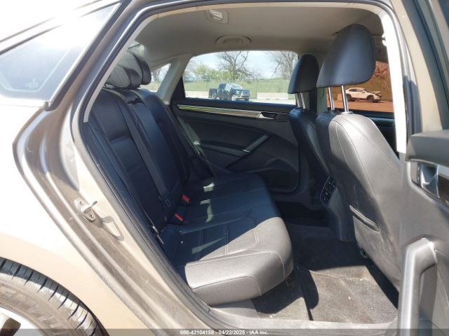 1VWBS7A31GC015469 Volkswagen Passat 1.8t Se