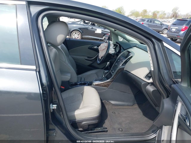 1G4PP5SK0F4106662 Buick lea