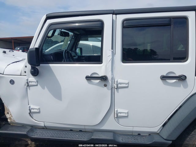 1C4BJWDG9HL502712 Jeep Wrangler Unlimited Sport 4x4