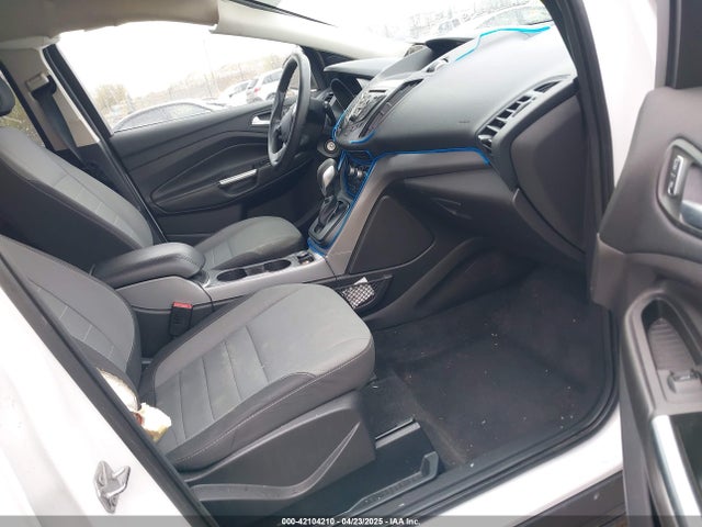 1FMCU9GX9GUB40765 Ford ESCAPE SE