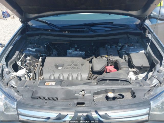 JA4AZ3A32EZ012250 Mitsubishi Outlander Se