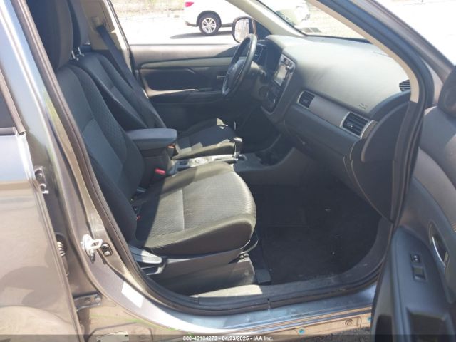 JA4AZ3A32EZ012250 Mitsubishi Outlander Se