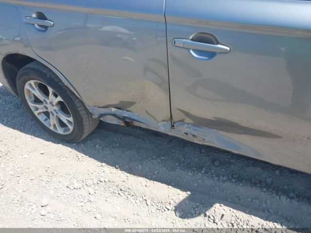 JA4AZ3A32EZ012250 Mitsubishi Outlander Se