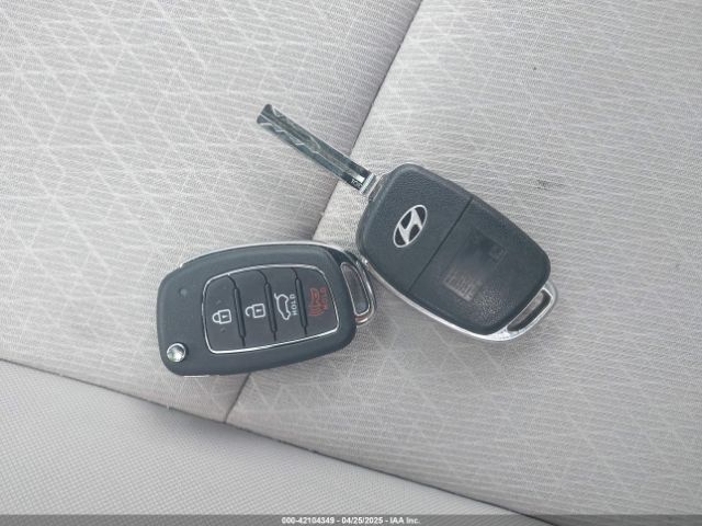 KM8J2CA47JU820390 Hyundai TUCSON SE