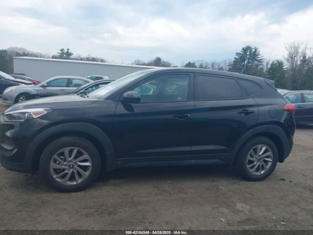 KM8J2CA47JU820390 Hyundai TUCSON SE