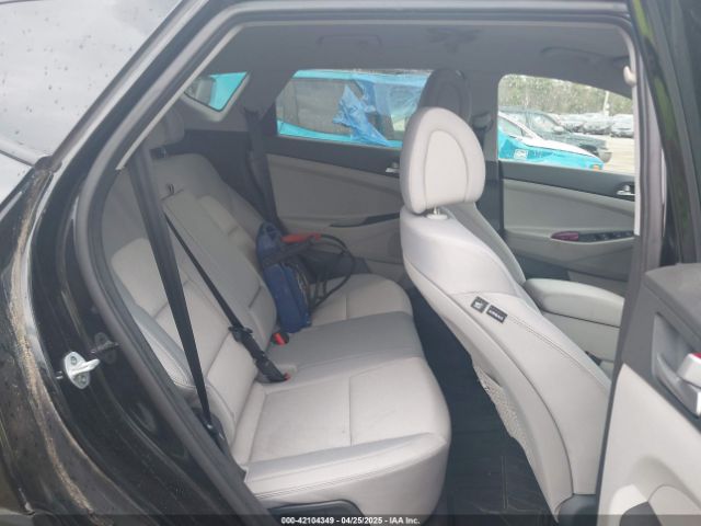 KM8J2CA47JU820390 Hyundai TUCSON SE
