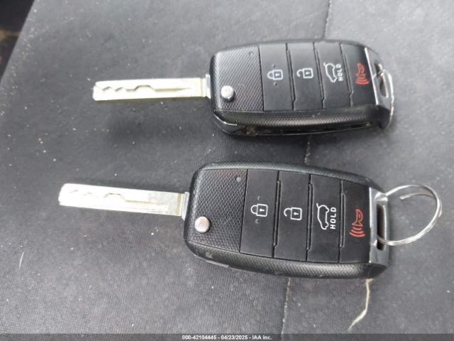 5XYPGDA56GG094546 KIA Sorento 3.3l Lx