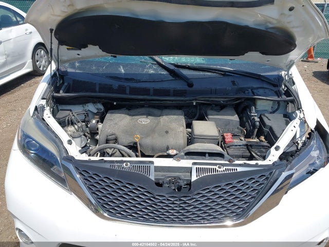 5TDXZ3DCXHS883219 Toyota Sienna Se Premium 8 Passenger