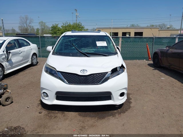 5TDXZ3DCXHS883219 Toyota Sienna Se Premium 8 Passenger