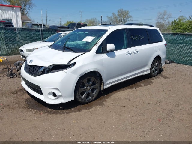 5TDXZ3DCXHS883219 Toyota Sienna Se Premium 8 Passenger