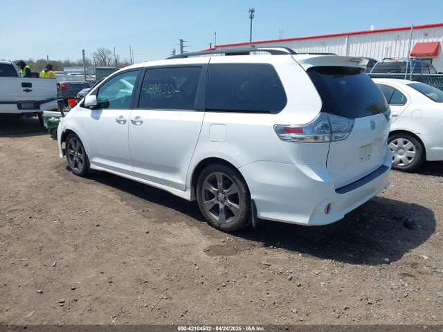 5TDXZ3DCXHS883219 Toyota Sienna Se Premium 8 Passenger