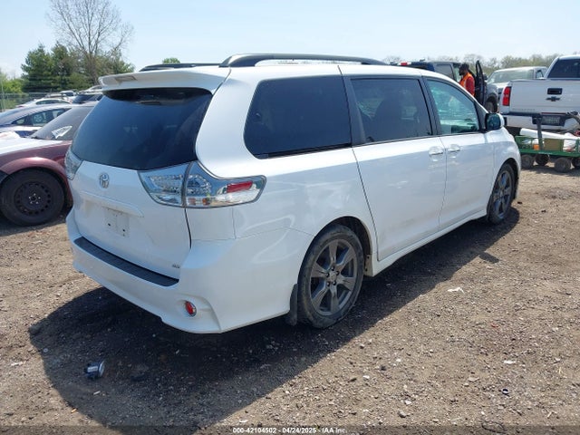 5TDXZ3DCXHS883219 Toyota Sienna Se Premium 8 Passenger
