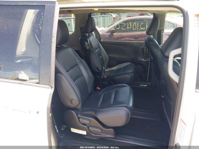 5TDXZ3DCXHS883219 Toyota Sienna Se Premium 8 Passenger