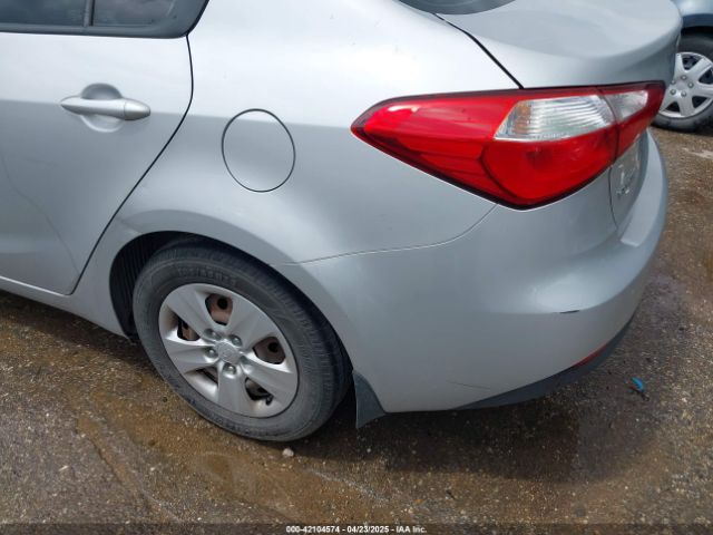KNAFK4A60G5607976 KIA FORTE LX