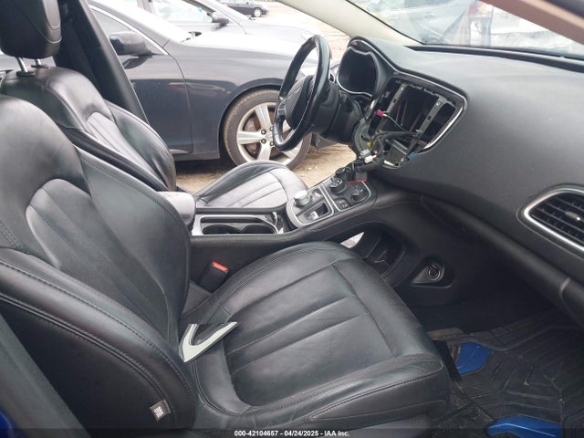 1C3CCCEG2FN665218 Chrysler 200 C
