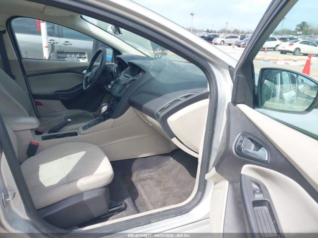 1FADP3F2XFL247529 Ford FOCUS SE