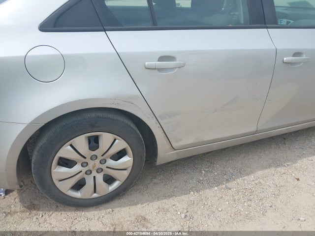 1G1PA5SH2E7161033 Chevrolet Cruze Ls Auto