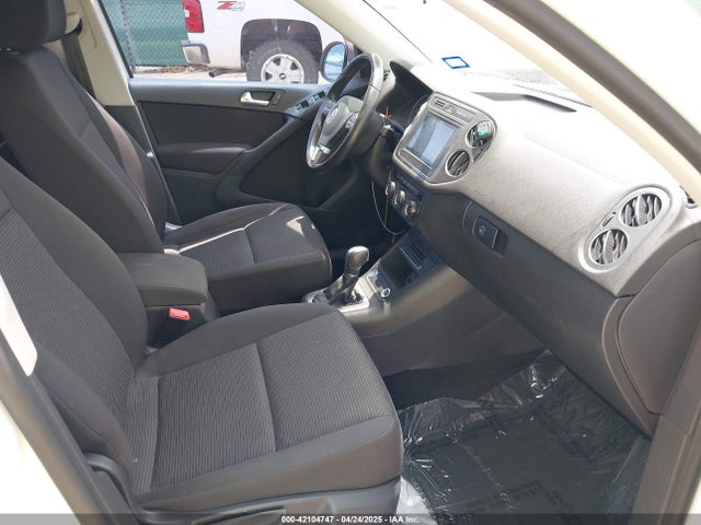 WVGAV7AX4JK004631 Volkswagen Tiguan Limited 2.0t