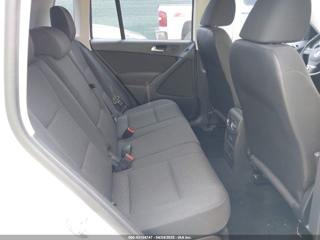 WVGAV7AX4JK004631 Volkswagen Tiguan Limited 2.0t