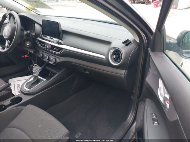3KPF24AD6PE649011 KIA Forte Lxs