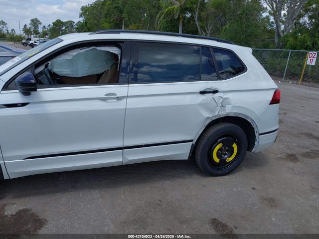 3VVCB7AX5NM138604 Volkswagen Tiguan 2.0t Se R-line Black