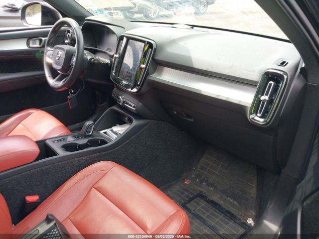 2019 VOLVO XC40 YV4162UK1K2052266 Photo 4
