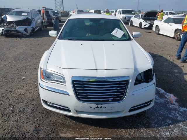 Chrysler 300 2014 2C3CCAAG7EH327508 Image 12