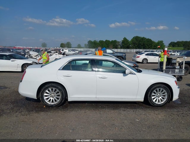 Chrysler 300 2014 2C3CCAAG7EH327508 Image 13