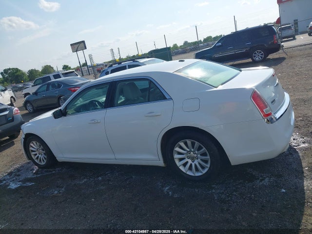 Chrysler 300 2014 2C3CCAAG7EH327508 Image 14