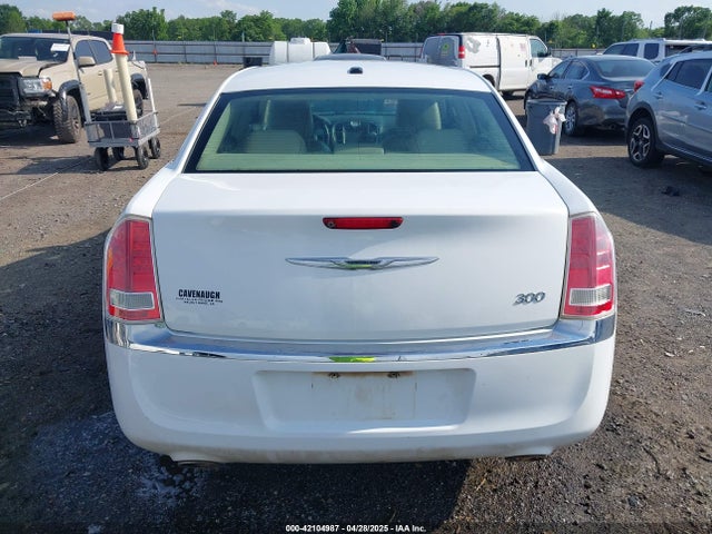 Chrysler 300 2014 2C3CCAAG7EH327508 Image 16