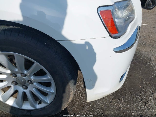 Chrysler 300 2014 2C3CCAAG7EH327508 Image 18